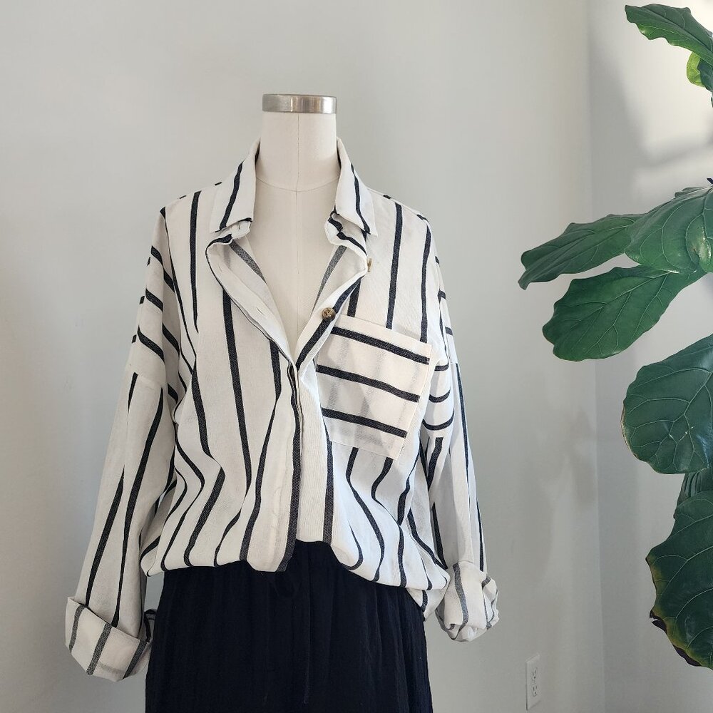 Amelia Dawn Off-White Striped Long Sleeve Button-Up Top Size: Small